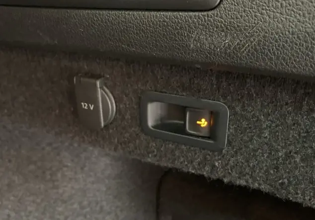 Angebotsdetails Volkswagen Passat Variant GTE 1.4 TSI +STANDHEIZ+LEDER Silber (Pyritsilber Metallic)