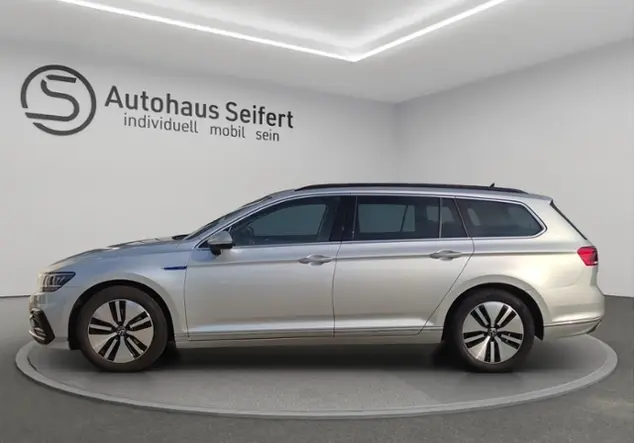 Angebotsdetails Volkswagen Passat Variant GTE 1.4 TSI Silber (Scale Silver Metallic)