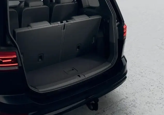 Angebotsdetails Volkswagen Touran Volkswagen Touran Highline R-Line 1.5 TSI 110 kW (150 PS) 7-Gang-DSG Grenadillschwarz Metallic