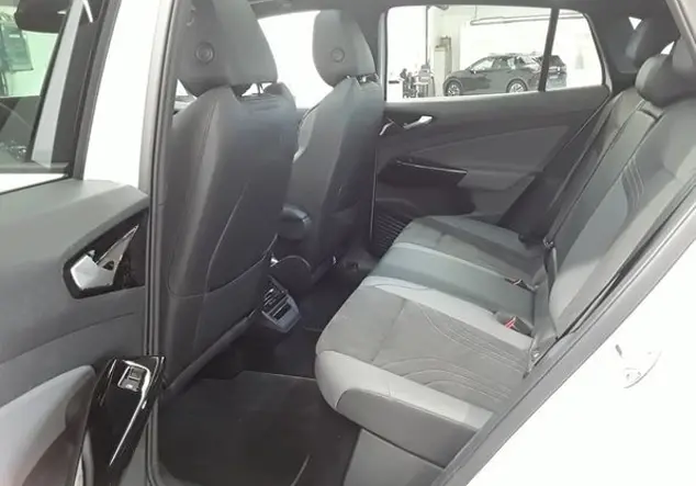 Angebotsdetails Volkswagen ID.4 Pro 82 kWh KLIMA NAVI ALU WeiÃ (GletscherweiÃ Metallic)
