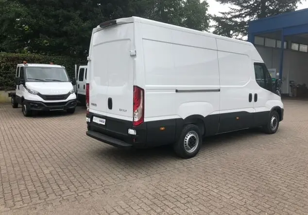 Angebotsdetails Iveco Daily Rückfahrkamera Ladungssicherung Weiß