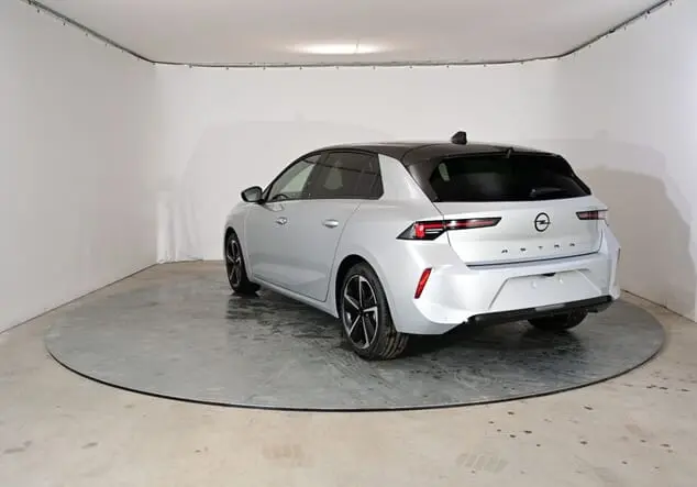 Angebotsdetails Opel Astra Opel Astra GS 1.2 Turbo 96 kW (130 PS) 8-Gang Automatikgetriebe Kristall Silber Metallic