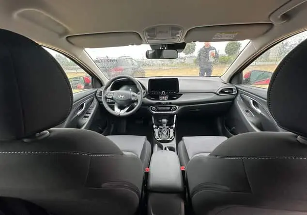 Angebotsdetails Hyundai i30 Kombi Hyundai Wagon Family 1.5 T-GDI MHEV 103 kW (140 PS) 7-Gang-DSG Frontantrieb Engine Red
