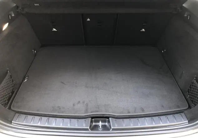 Angebotsdetails Mercedes-Benz GLA 220 d 4MATIC ++sofort verfügbar++ Metalliclack mountaingrau