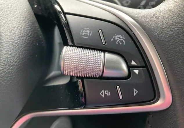 Angebotsdetails Skoda Kamiq Drive 1.0TSI DSG.MATRIX.NAVI.ViCo+.KAM.AHK.ASSIST.KESSY.SignA.WIRELESS.WSS-HEIZ. Black-Magic Perleffekt