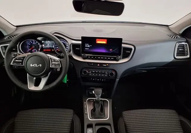 Angebotsdetails Kia XCeed Kia Xceed MY26 1.0 T-GDI MHEV 85 kW (115 PS) 7-Gang-DCT Deluxeweiß Metallic