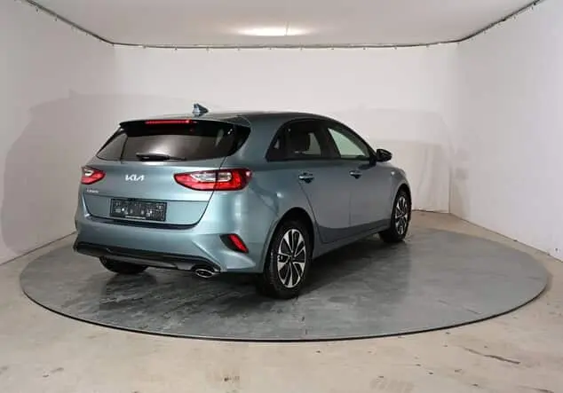 Angebotsdetails Kia Ceed Kia Ceed Silver 1.5 T-GDI 103kW (140PS) 6-Gang Yucca Stahlgrau Metallic