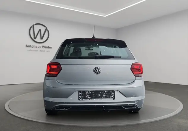 Angebotsdetails Volkswagen Polo VI 1,0 TSI Highline R-Line Silber (Reflexsilber Metallic)