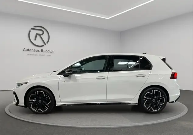 Angebotsdetails Volkswagen Golf VIII 1.5 TSI R-Line 'Black Style' KLIMA WeiÃ (Pure White/Schwarz)