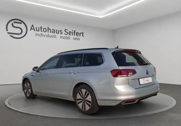 Angebotsdetails Volkswagen Passat Variant GTE 1.4 TSI Silber (Scale Silver Metallic)