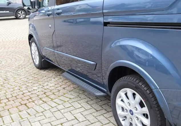 Angebotsdetails Ford Tourneo Custom Kombi 2.0 EcoBlue mHEV Chroma-Blau Metallic