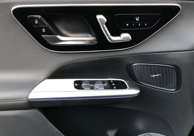 Angebotsdetails Mercedes-Benz GLC 300 4MATIC ++sofort verfügbar++ Metalliclack obsidianschwarz