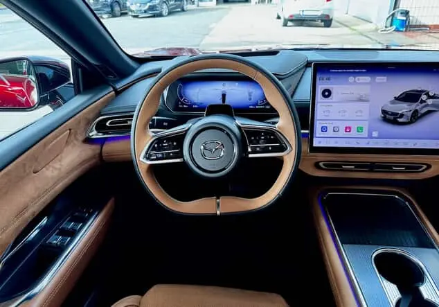 Angebotsdetails Mazda 6E 6e 258PS TAKUMI PLUS*SONY*PANO SOUL RED CRYSTAL M