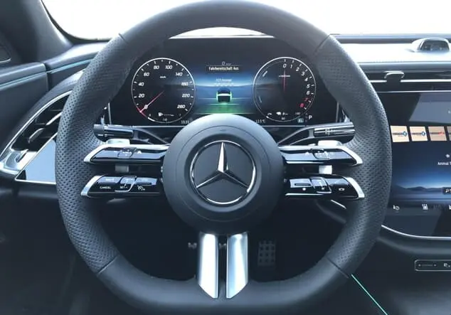 Angebotsdetails Mercedes-Benz E 300 e 4MATIC Limousine mit EQ Hybrid ++sofort verfügbar++ Manufaktur lack manufaktur alpingrau uni