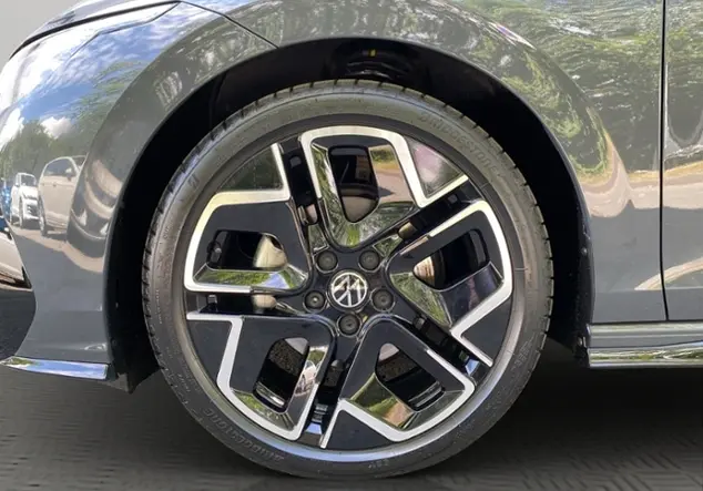 Angebotsdetails Volkswagen Golf VIII 2.0 TDI R-Line +BLACK STYLE+MATRIX Grau (Delfingrau Metallic)