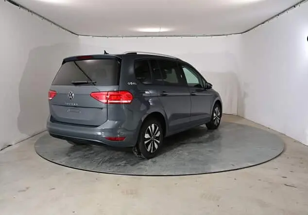 Angebotsdetails Volkswagen Touran Volkswagen Touran GOAL 1.5 TSI 110 kW (150 PS) 7-Gang-DSG Delfingrau Metallic