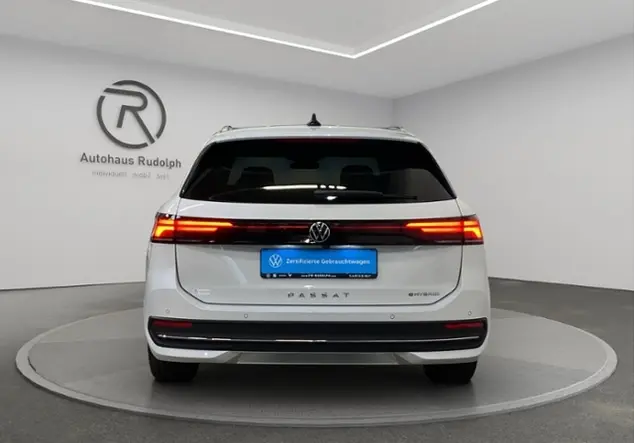 Angebotsdetails Volkswagen Passat Variant B9 1.5 TSI eHybrid Business Weià (Oryxweià Perlmutteffekt)
