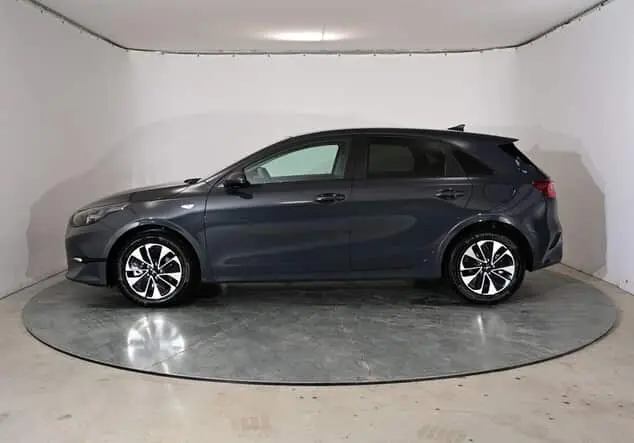 Angebotsdetails Kia Ceed Kia Ceed Silver 1.5 T-GDI 103kW (140PS) 6-Gang Pentametal Metallic