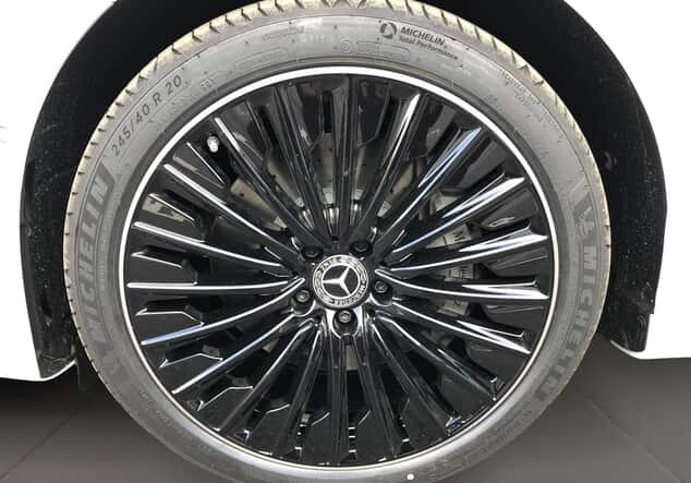 Angebotsdetails Mercedes-Benz E 300 e 4MATIC Limousine mit EQ Hybrid ++sofort verfügbar++ Manufaktur lack manufaktur opalithweiß bright