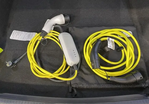 Angebotsdetails Volkswagen ID.4 Pure 55 kWh KLIMA NAVI ALU Schwarz (Grenadillschwarz Metallic)