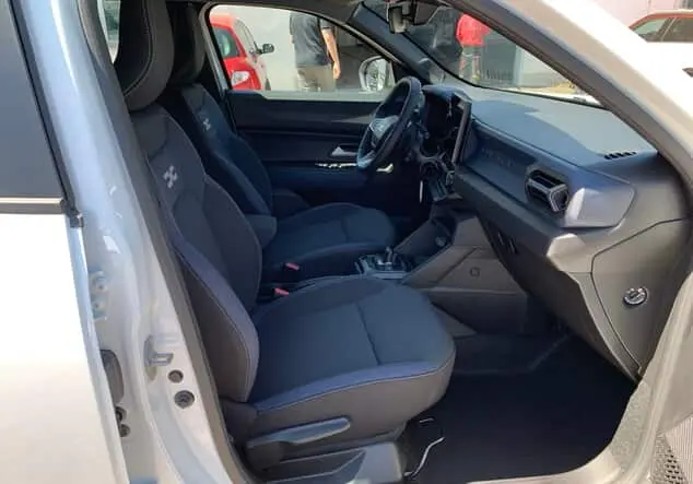 Angebotsdetails Dacia Duster EXPRESSION HYBRID 140, NAVI+KAMERA+DAB+USB weiß