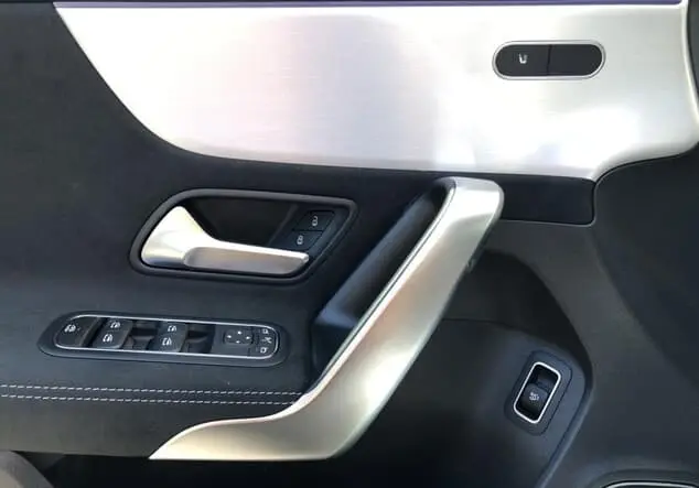 Angebotsdetails Mercedes-Benz A 250 4MATIC Limousine ++sofort verfügbar++ Manufaktur lack manufaktur alpingrau uni