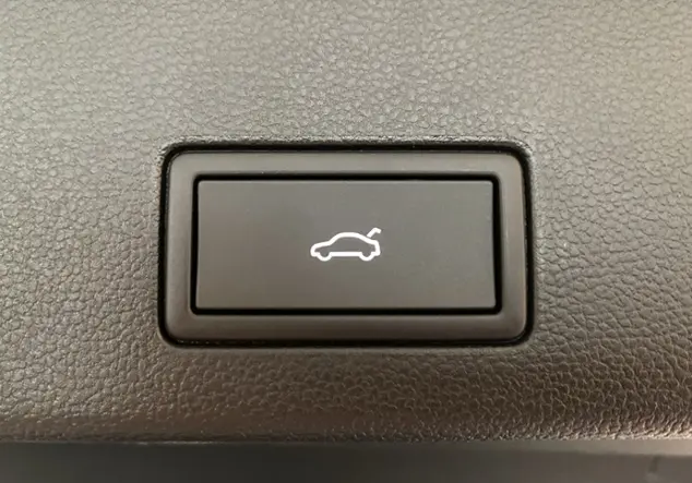 Angebotsdetails Volkswagen Golf VIII Variant R-Line 1.5 eTSI KLIMA Blau (Crystal Ice Blue Metallic)
