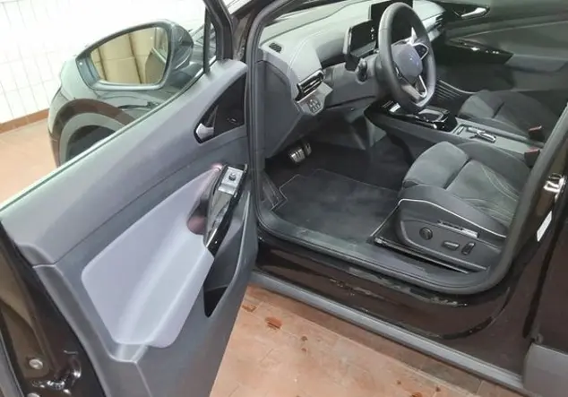 Angebotsdetails Volkswagen ID.4 Pro Performance Move 82 kWh KLIMA NAVI Schwarz (Grenadillschwarz Metallic)