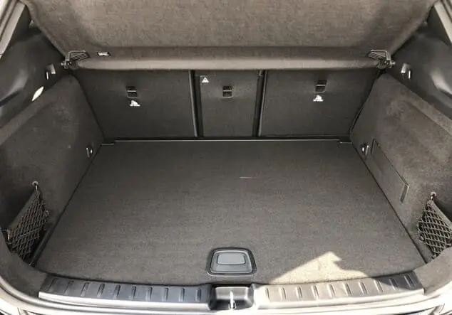Angebotsdetails Mercedes-Benz GLA 220 d 4MATIC ++sofort verfügbar++ Metalliclack kosmosschwarz