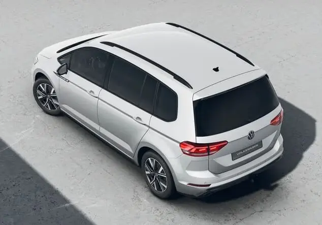 Angebotsdetails Volkswagen Touran Volkswagen Touran Highline R-Line 1.5 TSI 110 kW (150 PS) 7-Gang-DSG Onyx-Weiß Perleffekt