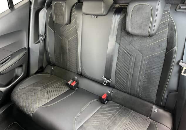 Angebotsdetails Peugeot 2008 1.2 PureTech 130 GT ++sofort verfügbar++ Grau/typ aussenverkleidung-lackierung