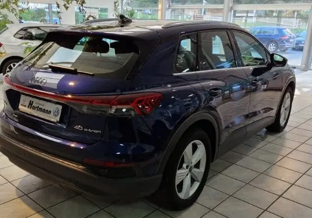 Angebotsdetails Audi Q4 Q4 e-tron 150 kW Navarrablau Metallic