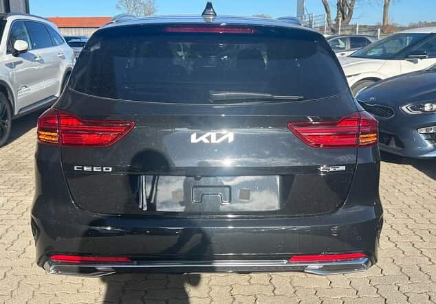 Angebotsdetails Kia Ceed SW Ultimate BLACK PEARL