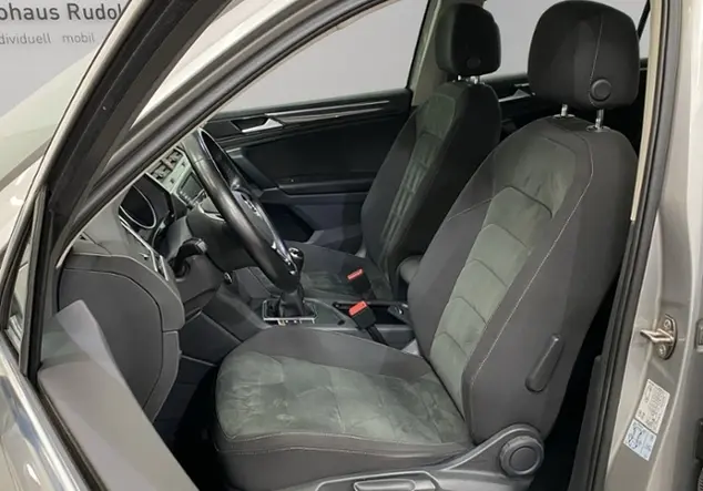 Angebotsdetails Volkswagen Tiguan 2.0 TDI Highline / Silber (Tungsten Silver Metallic)