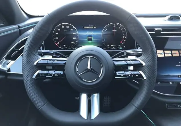 Angebotsdetails Mercedes-Benz E 300 e 4MATIC Limousine mit EQ Hybrid ++sofort verfügbar++ Manufaktur lack manufaktur alpingrau uni