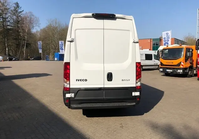 Angebotsdetails Iveco Daily Automatik Ladeboden Weiß
