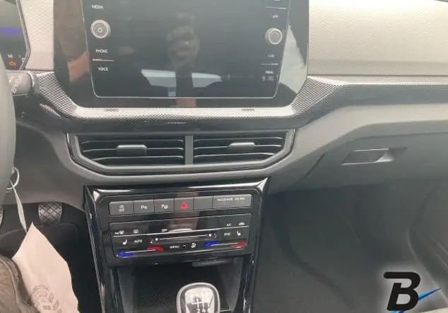 Angebotsdetails Volkswagen T-Cross 1.0 TSI Life RfK NaviVor Schwarz