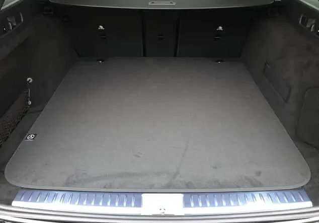 Angebotsdetails Mercedes-Benz E 220 d 4MATIC T-Modell Night Paket Schwarzlack obsidianschwarz