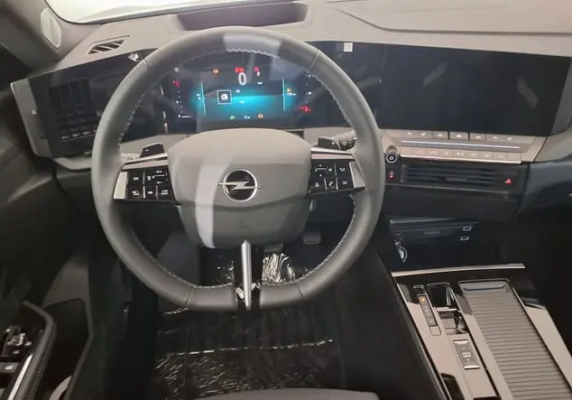 Angebotsdetails Opel Astra Opel Astra GS 1.2 Turbo 96 kW (130 PS) 8-Gang Automatikgetriebe Kristall Silber Metallic