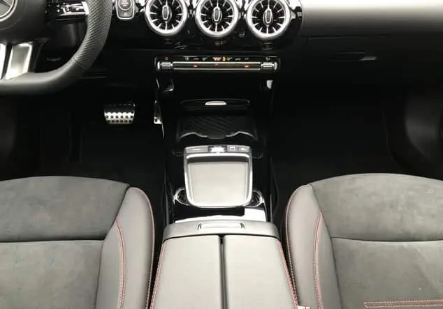 Angebotsdetails Mercedes-Benz CLA 200d Coupe Night-Paket Schwarz-Lack kosmosschwarz