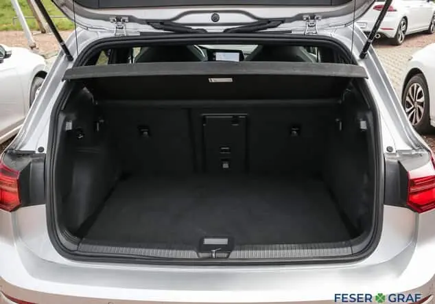 Angebotsdetails Volkswagen Golf 2.0 TSI R-Line BlackStyle AHK/Matrix Reflexsilber Metallic
