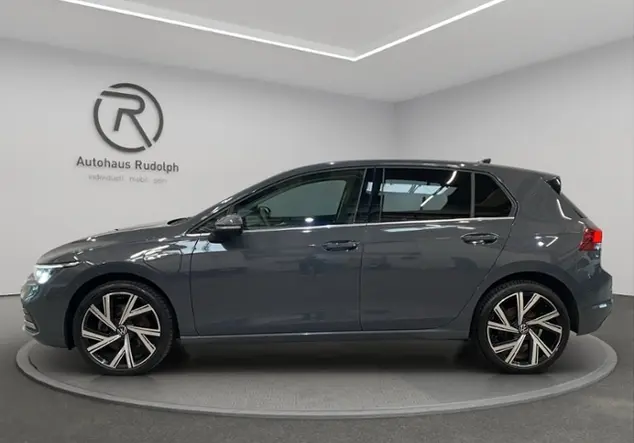 Angebotsdetails Volkswagen Golf VIII 1.4 eHybrid Style / Grau (Delfingrau Metallic)