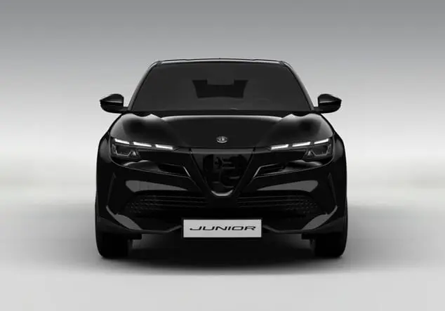 Angebotsdetails Alfa Romeo Junior Alfa Romeo Junior Ibrida Speciale 1.2 MHEV 6-Gang-eDCT Nero Tortona