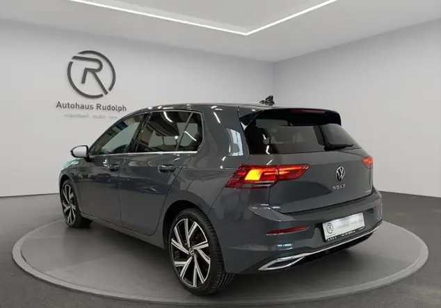 Angebotsdetails Volkswagen Golf VIII 1.4 eHybrid Style / Grau (Delfingrau Metallic)