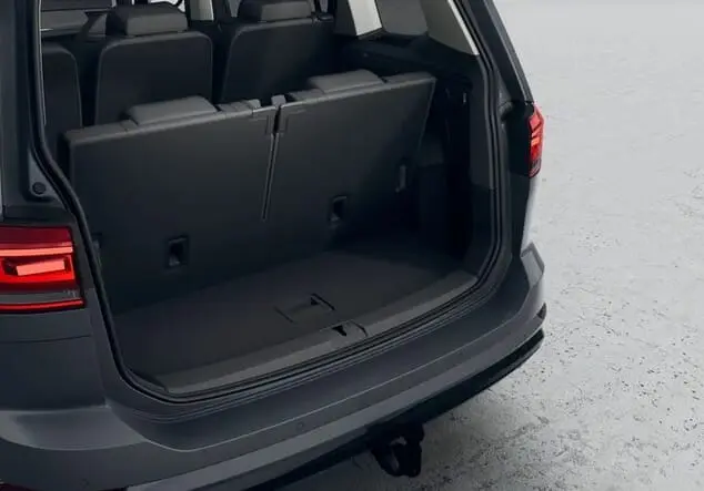 Angebotsdetails Volkswagen Touran Volkswagen Touran Highline R-Line 1.5 TSI 110 kW (150 PS) 7-Gang-DSG Delfingrau Metallic