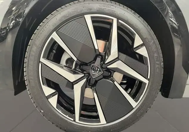 Angebotsdetails Peugeot 208 1.2 Hybrid 110 GT Seleniumgrau