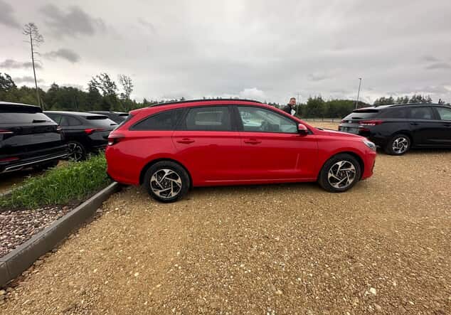 Angebotsdetails Hyundai i30 Kombi Hyundai Wagon Family 1.5 T-GDI MHEV 103 kW (140 PS) 7-Gang-DSG Frontantrieb Engine Red
