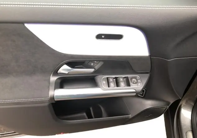 Angebotsdetails Mercedes-Benz GLA 200 ++sofort verfügbar++ Metalliclack mountaingrau