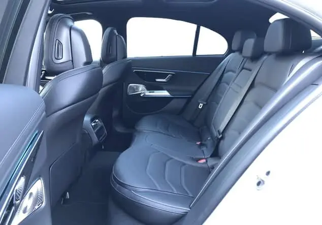 Angebotsdetails Mercedes-Benz E 300 e 4MATIC Limousine mit EQ Hybrid ++sofort verfügbar++ Manufaktur lack manufaktur alpingrau uni