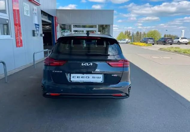 Angebotsdetails Kia Ceed Sporty Wagon Sportswagon Vision Komf+ Grau (DARK PENTA METAL M)
